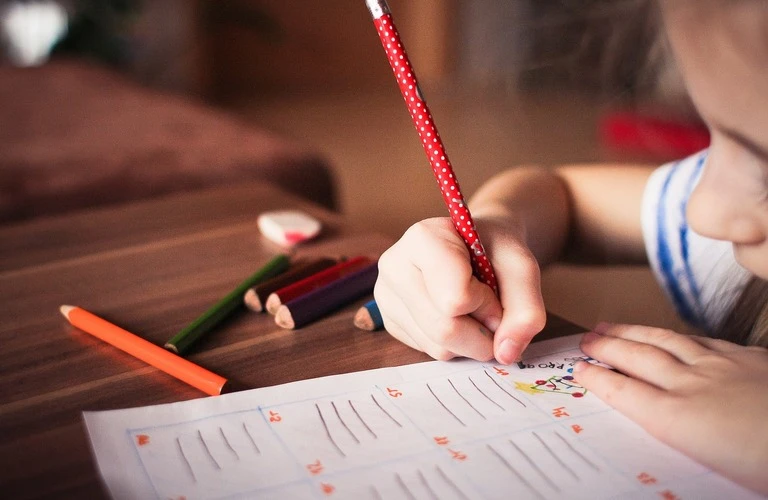 太宰府市で中学受験をする小学生へ。プロ家庭教師が楽しい授業でお手伝い。